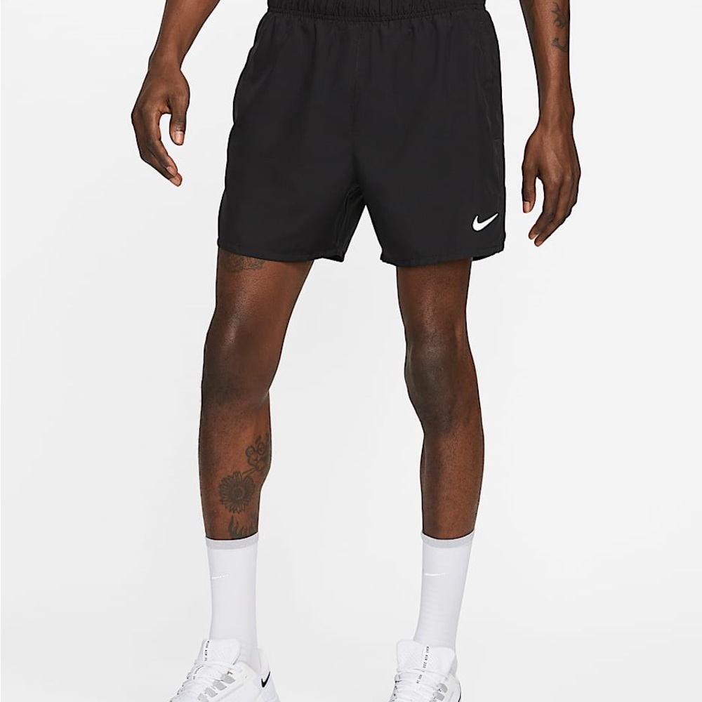 Nike Black Athletic Shorts Lightweight Breathable Design